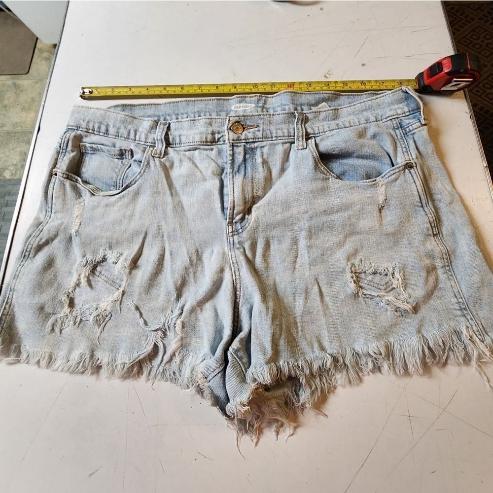 OLD NAVY SHORT SHORTS 3 INCH BOYFRIEND DISTRESSED DENIUM BLUE JEANS